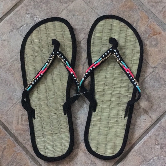 accessorize black flip flops